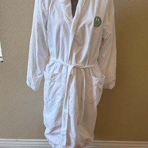 YLLW White Plush Smiley Face Robe”-Your Gonna Crush It” Tag
